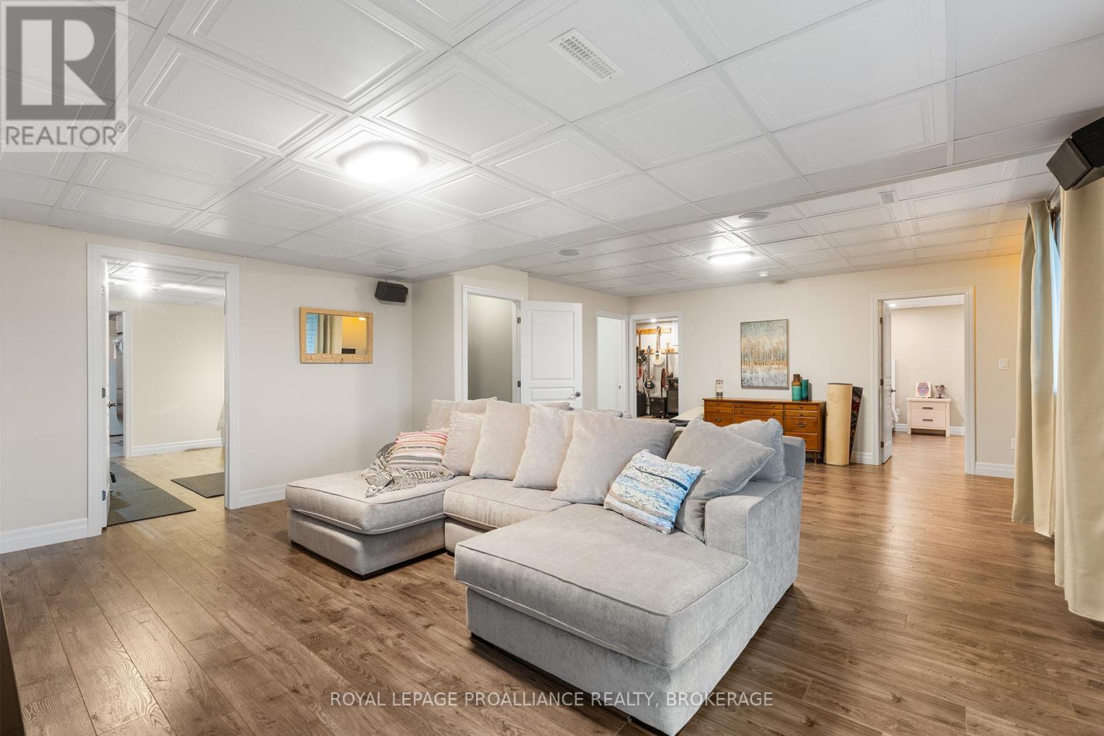 89 HARTWOOD CRESCENT - 32