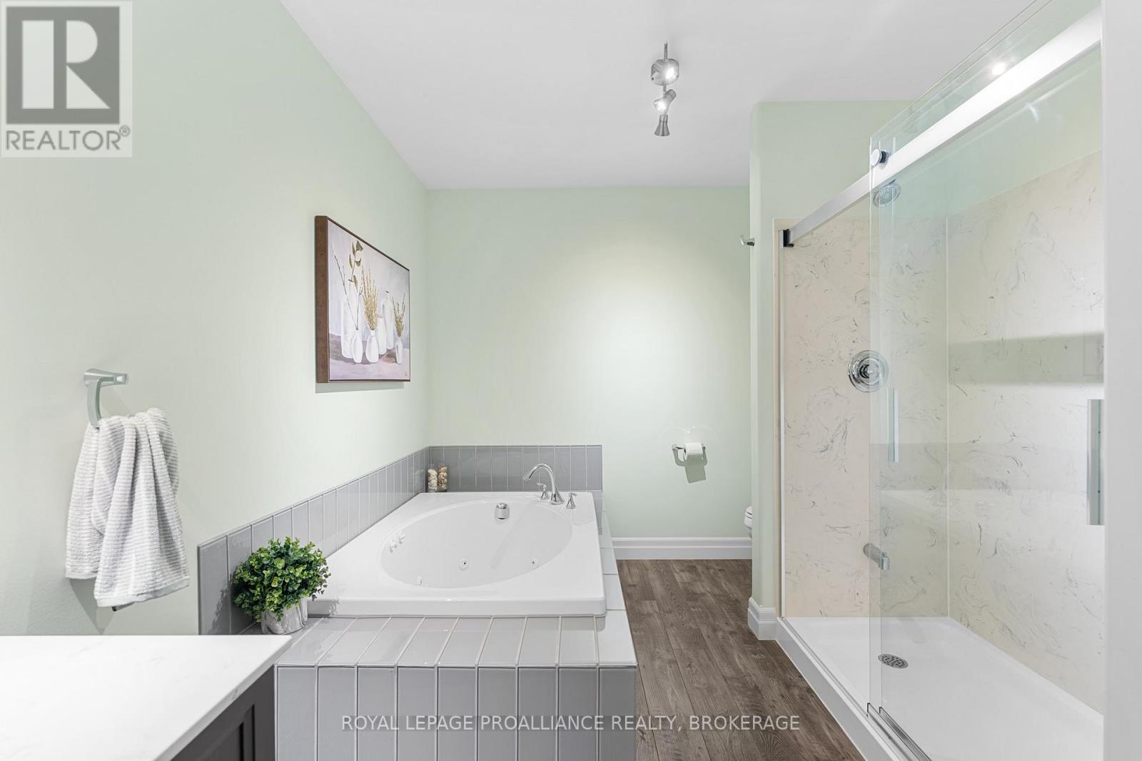 89 HARTWOOD CRESCENT - 36
