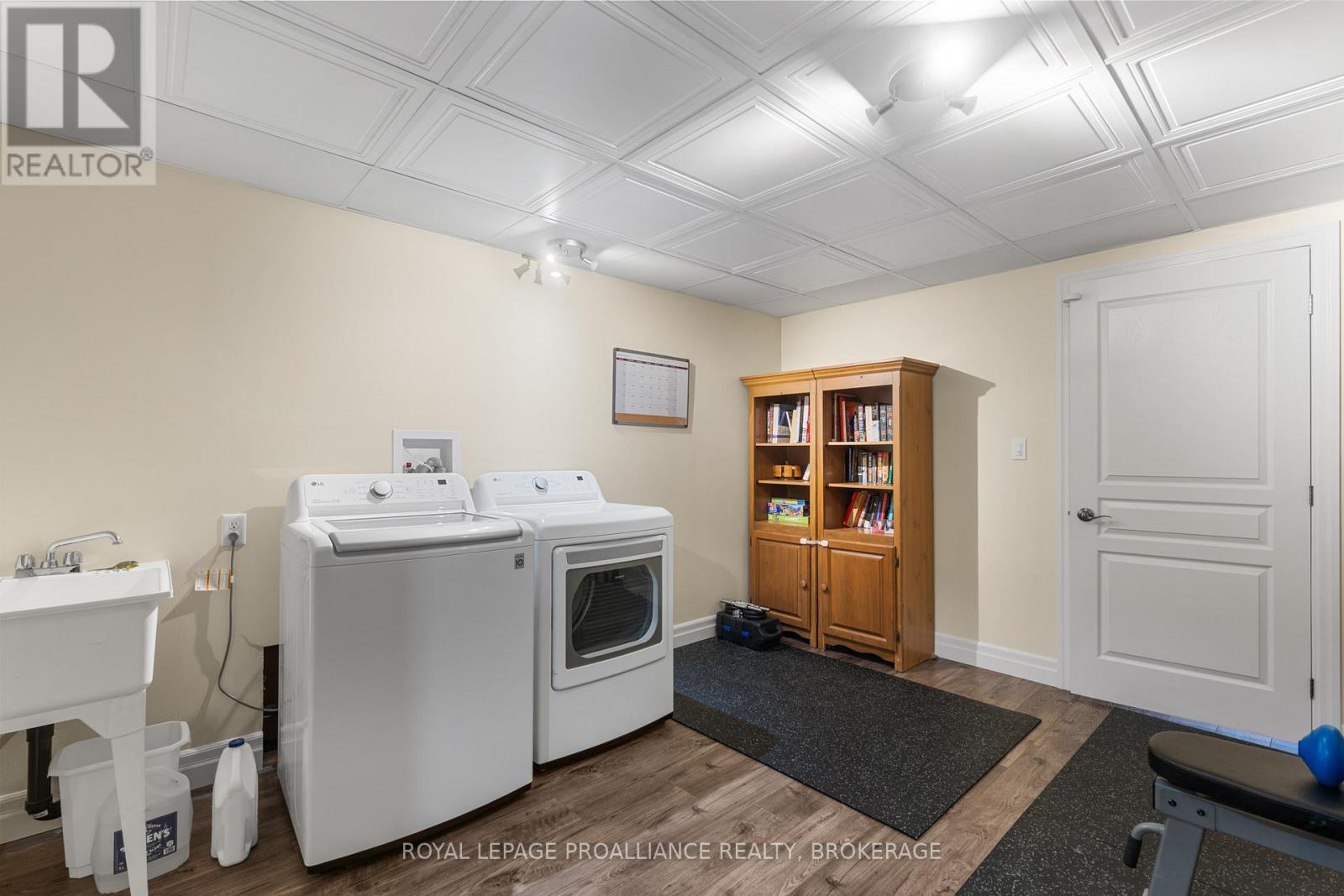 89 HARTWOOD CRESCENT - 38
