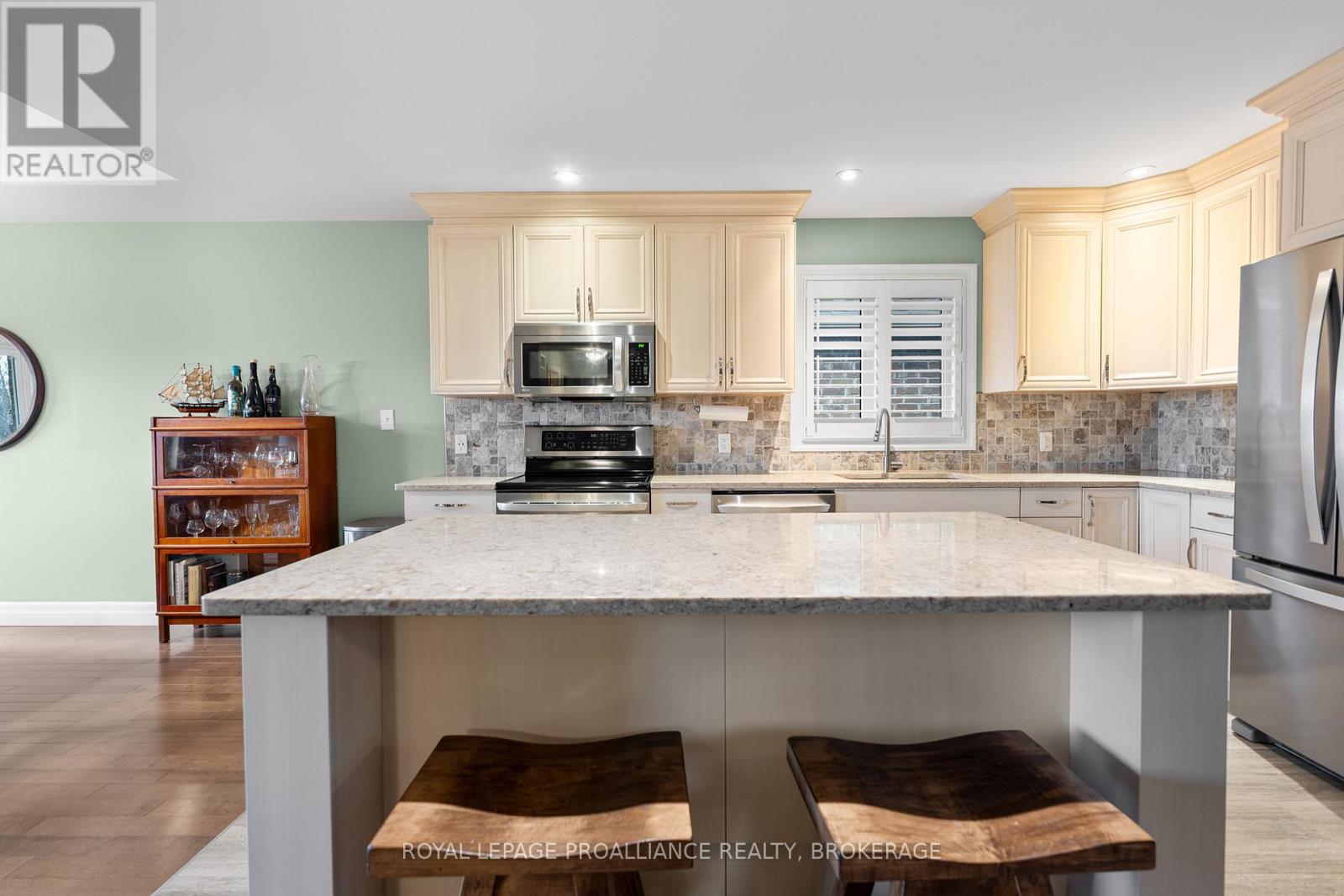 89 HARTWOOD CRESCENT - 5