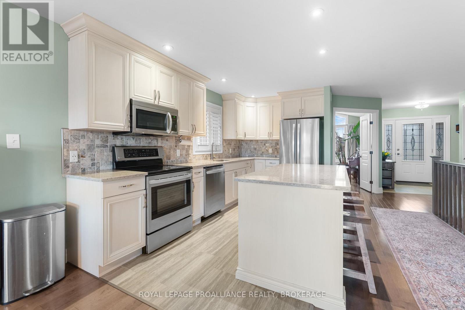89 HARTWOOD CRESCENT - 6
