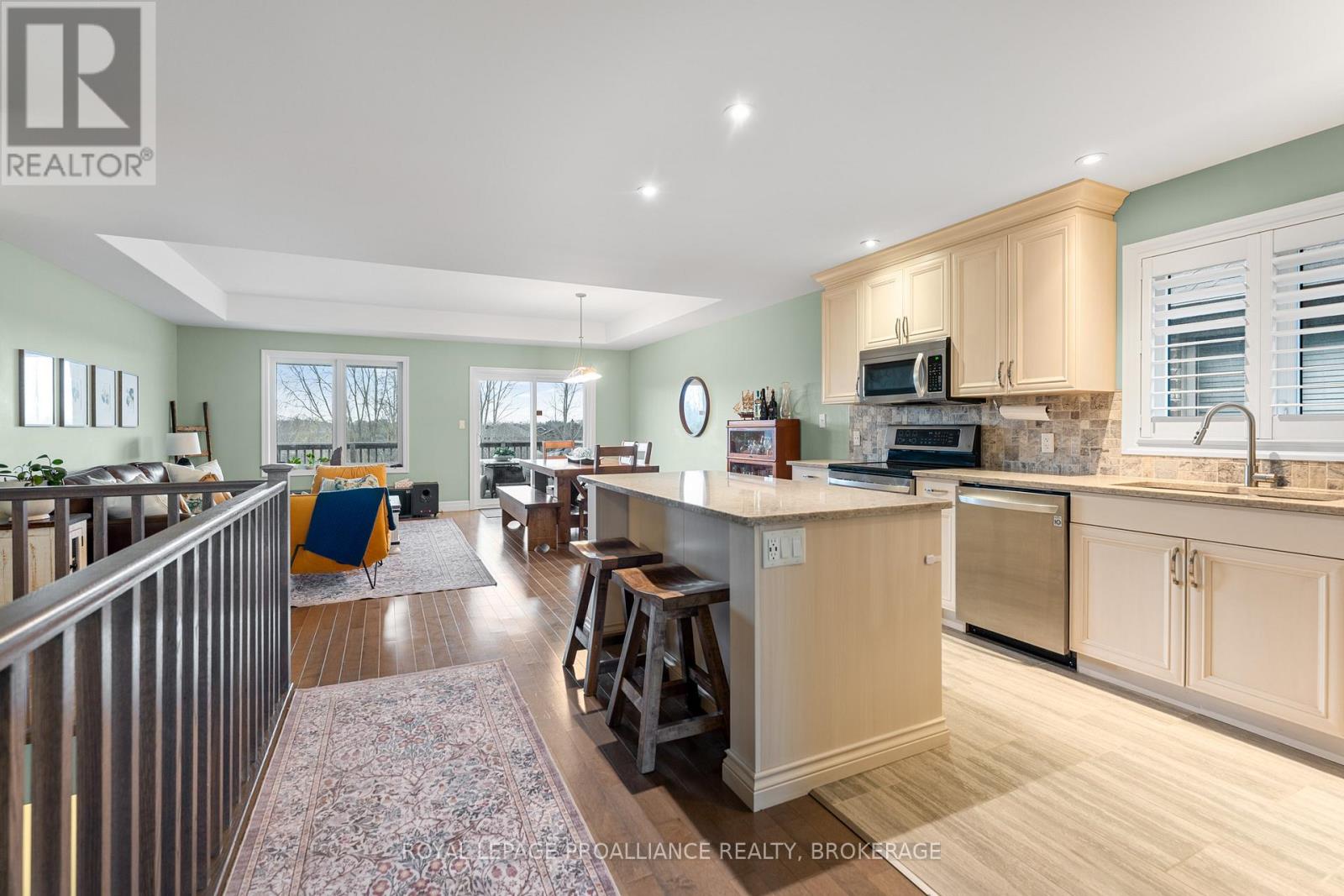 89 HARTWOOD CRESCENT - 8