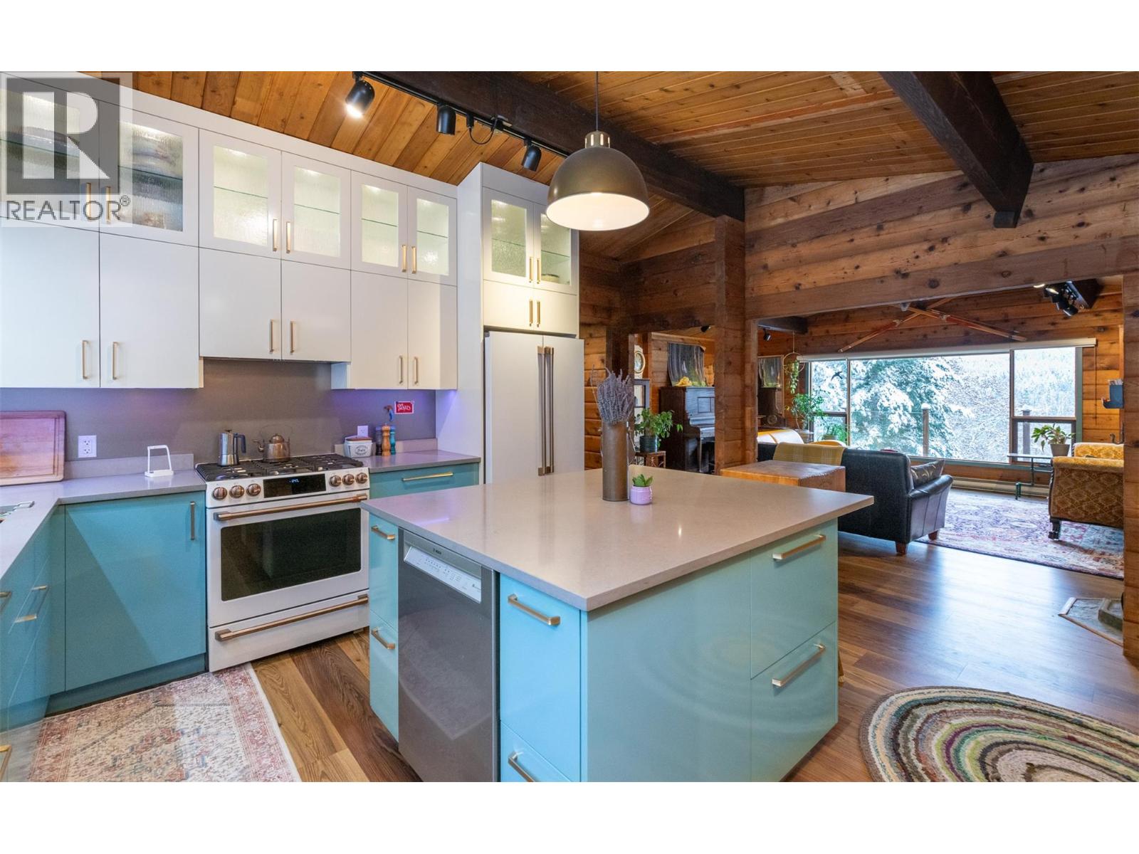 781 Gardom Lake Road - 13