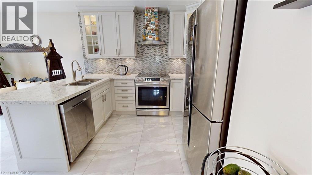 6466 LISGAR Drive - 11