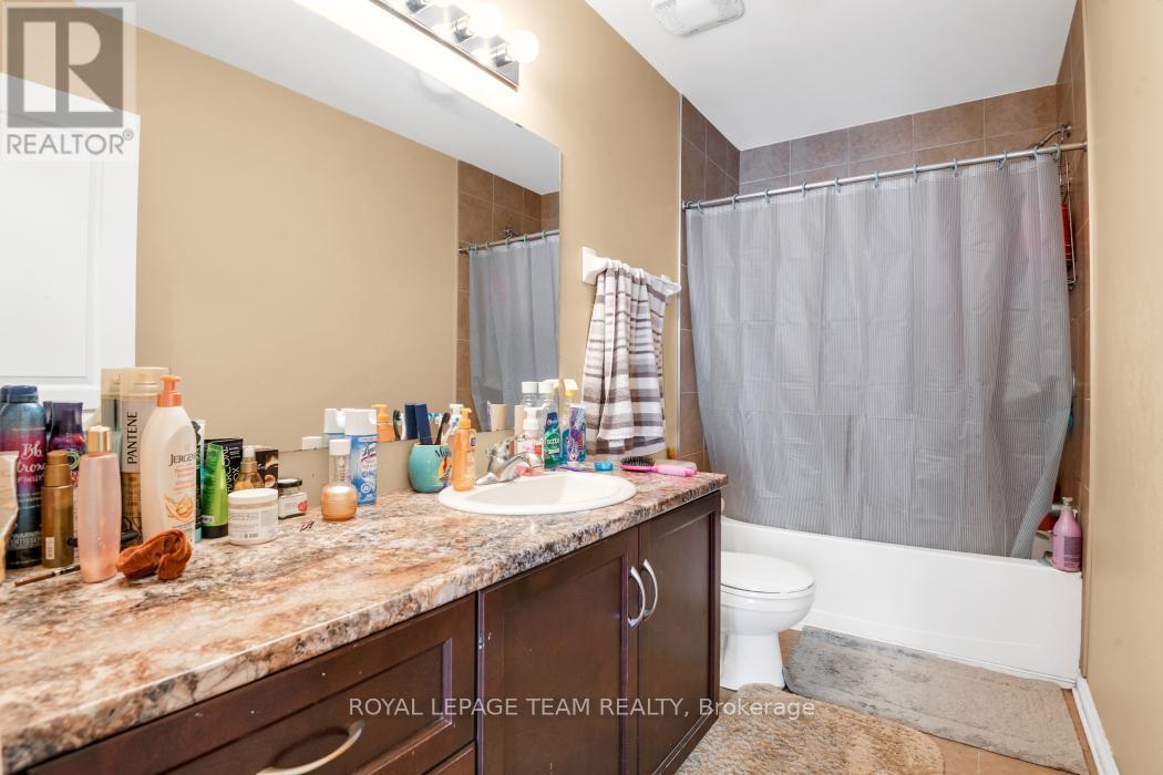 217 CLARIDGE DRIVE - 28