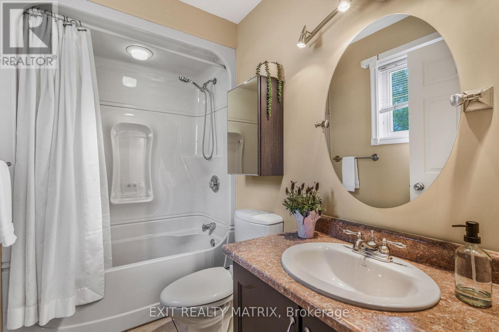 217 MACDOUGALL STREET - 16