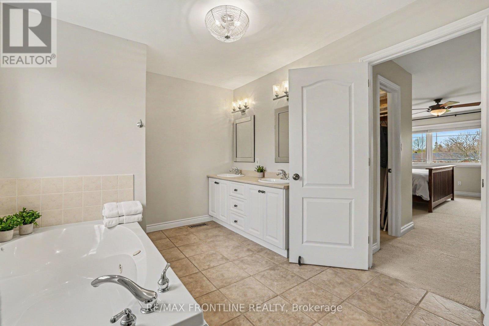 146 ORCHARD CRESCENT - 27