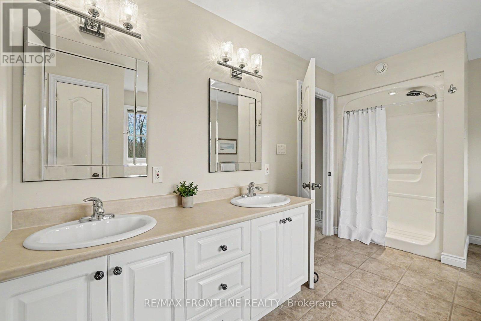 146 ORCHARD CRESCENT - 28