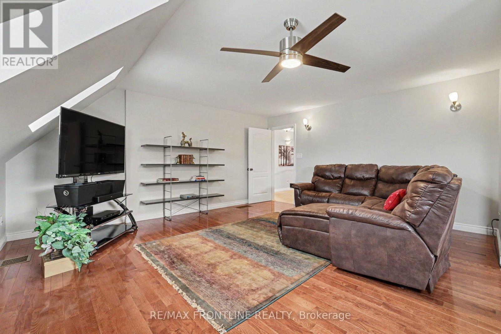 146 ORCHARD CRESCENT - 32