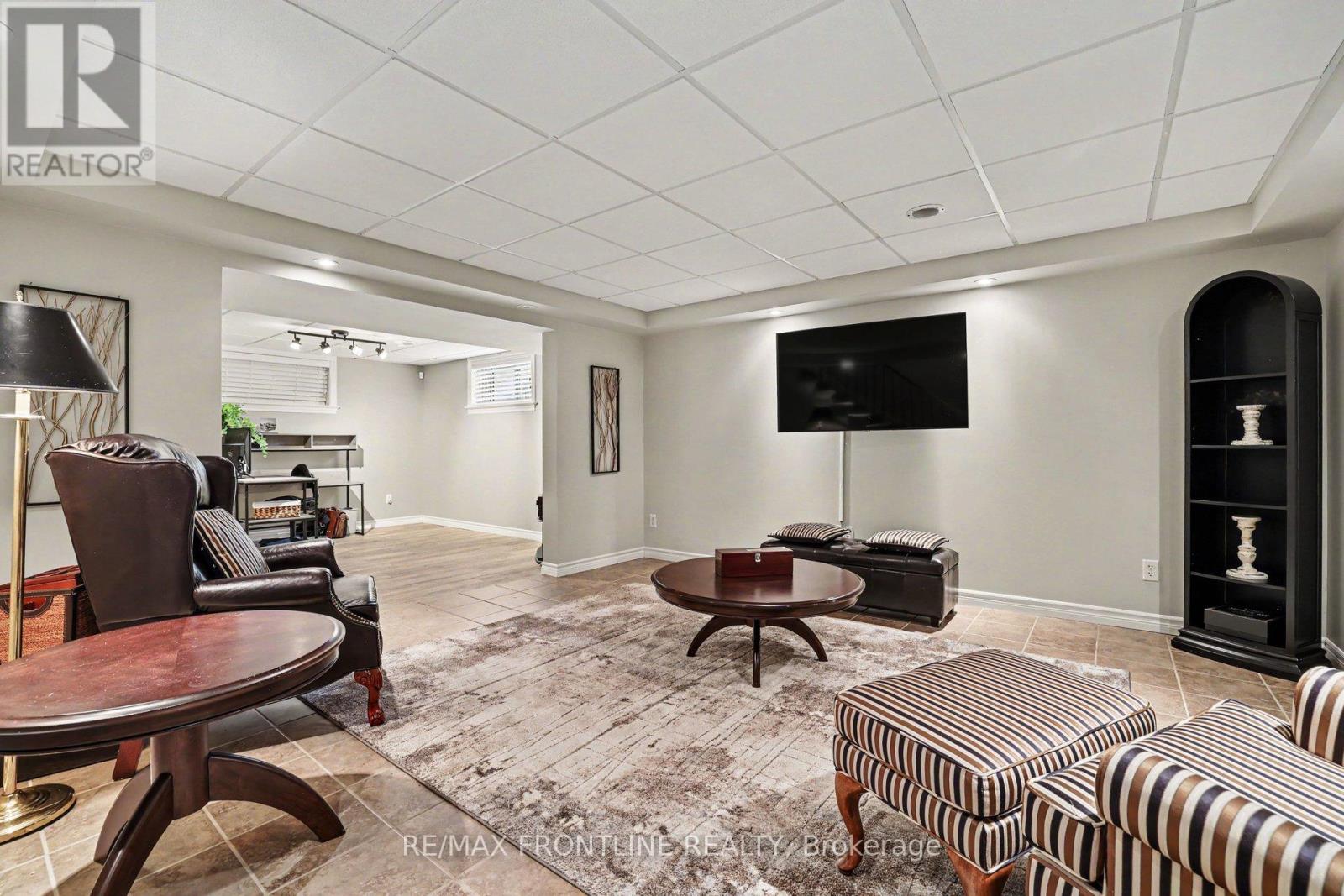 146 ORCHARD CRESCENT - 37