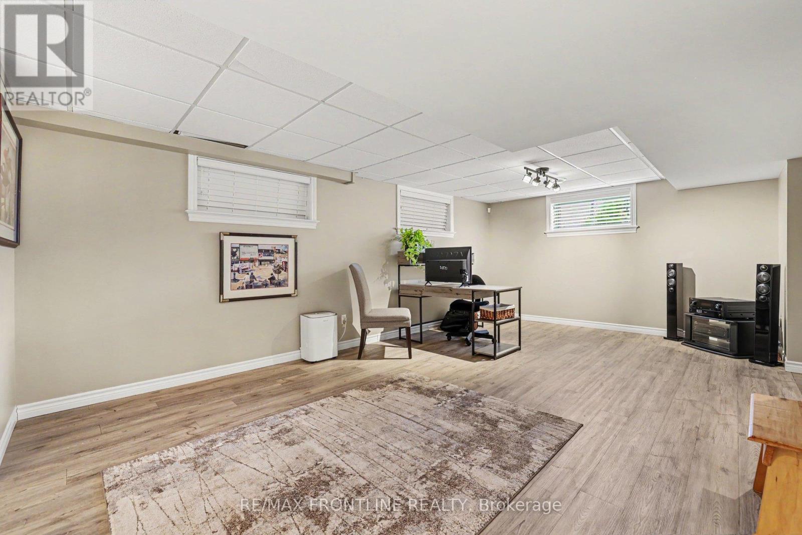 146 ORCHARD CRESCENT - 39