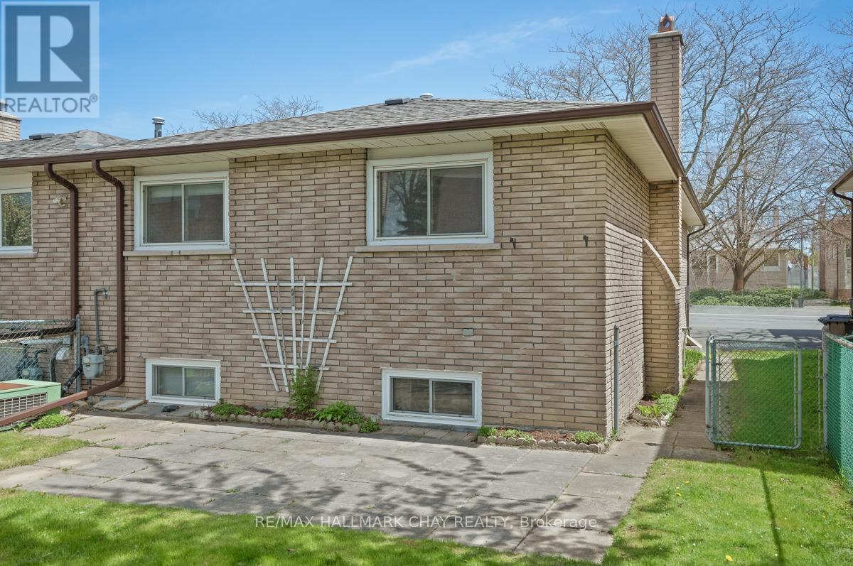 63 FRED BLAND CRESCENT - 33