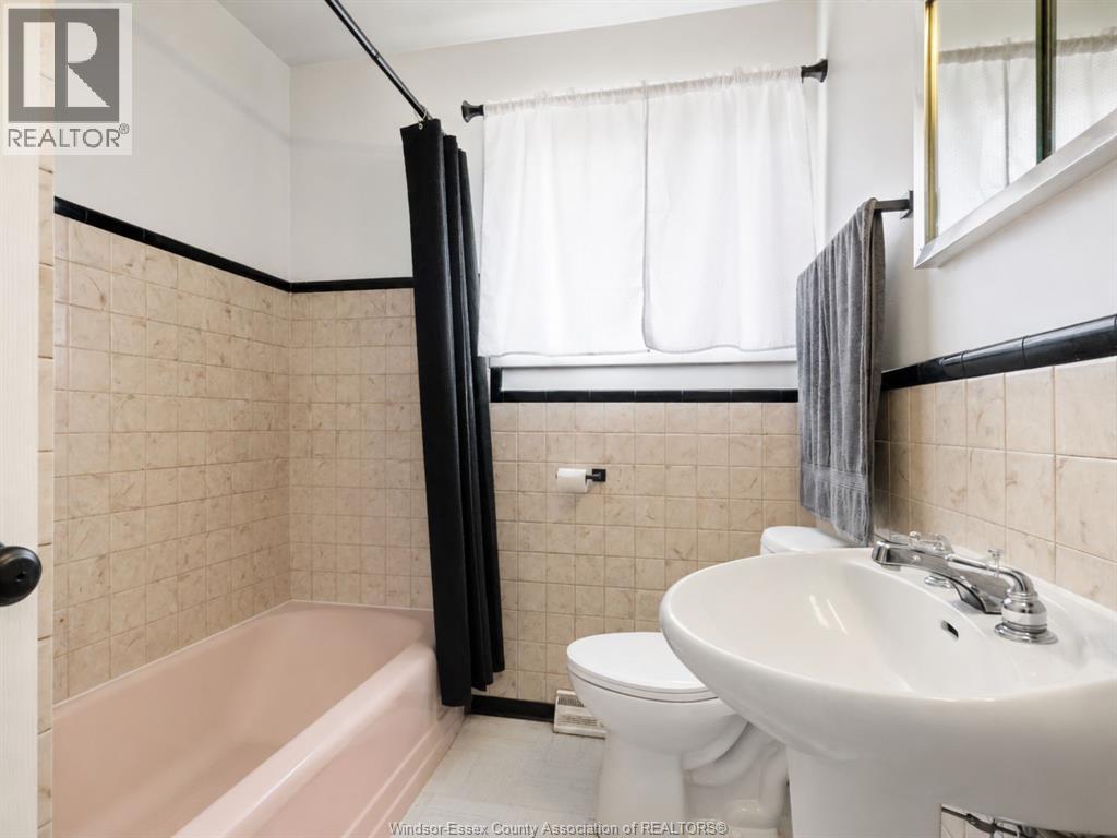 1745 SUN VALLEY DRIVE, Windsor, Ontario, N9C3R1 — Photo 6