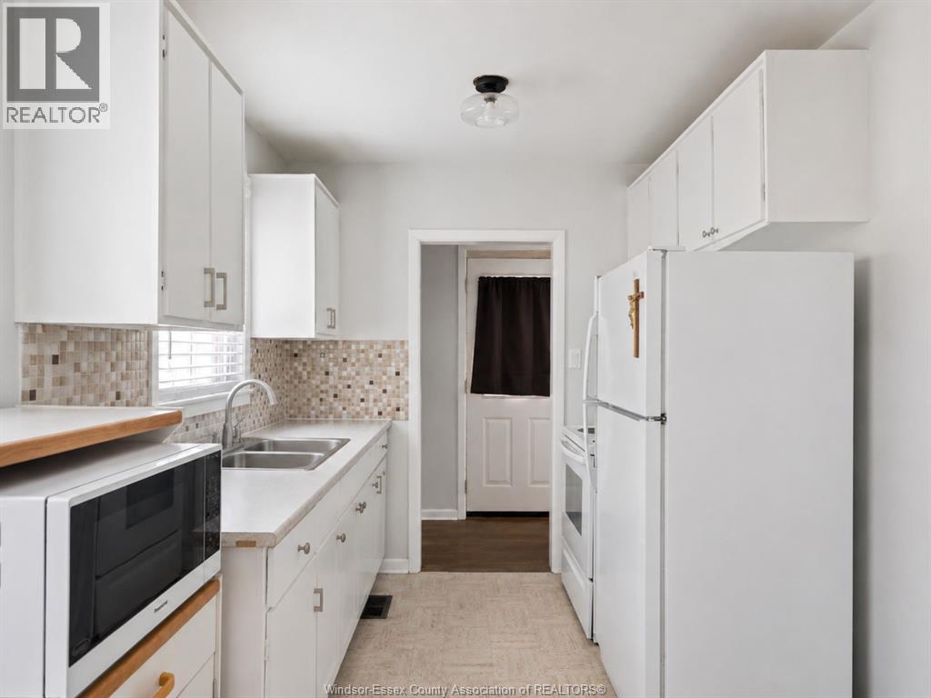 1745 SUN VALLEY DRIVE, Windsor, Ontario, N9C3R1 — Photo 2