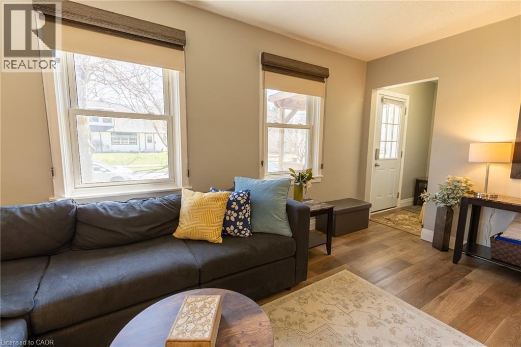 110 LORNE Crescent - 6