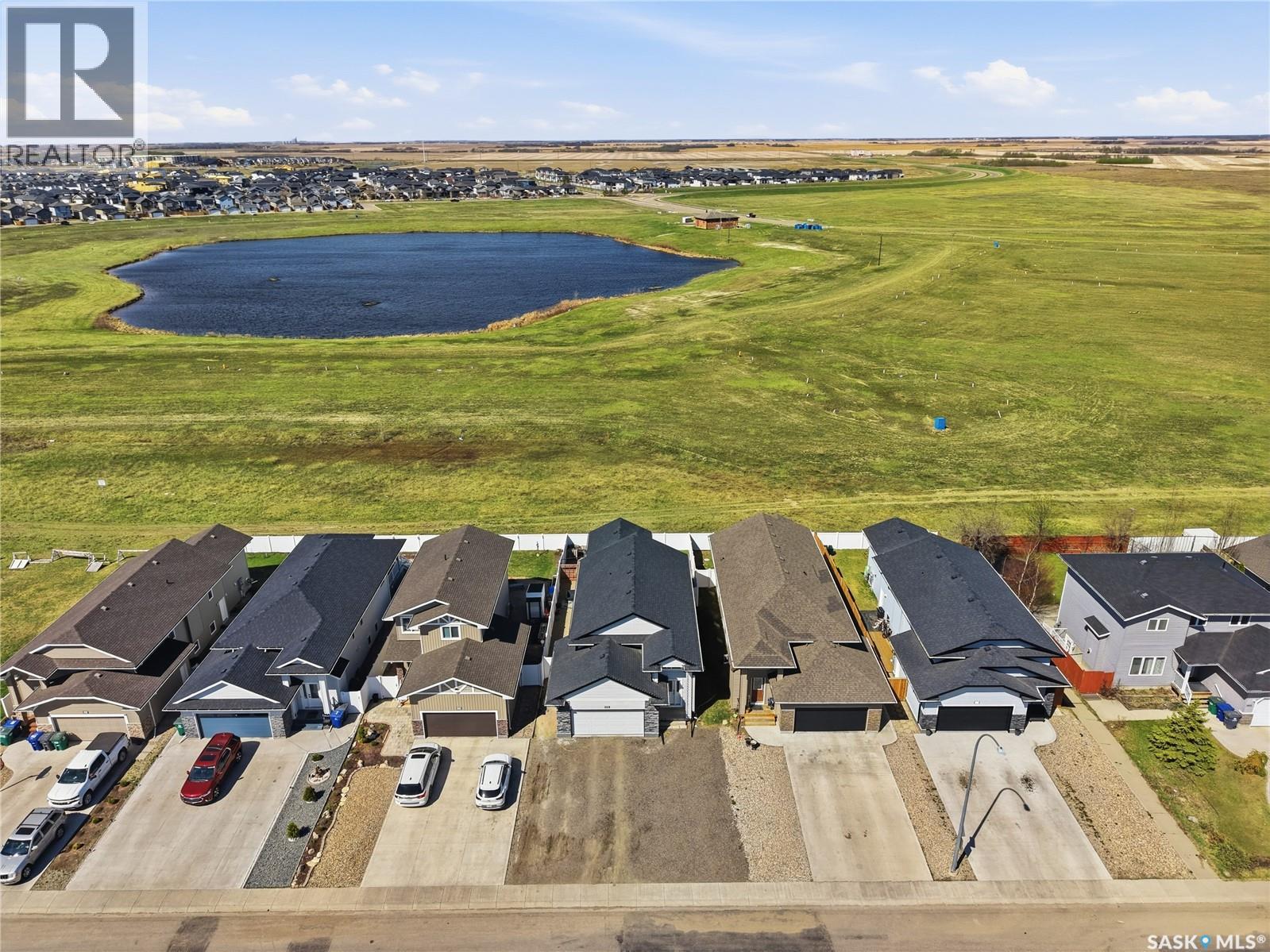 1407 Hughes DRIVE - Image 2