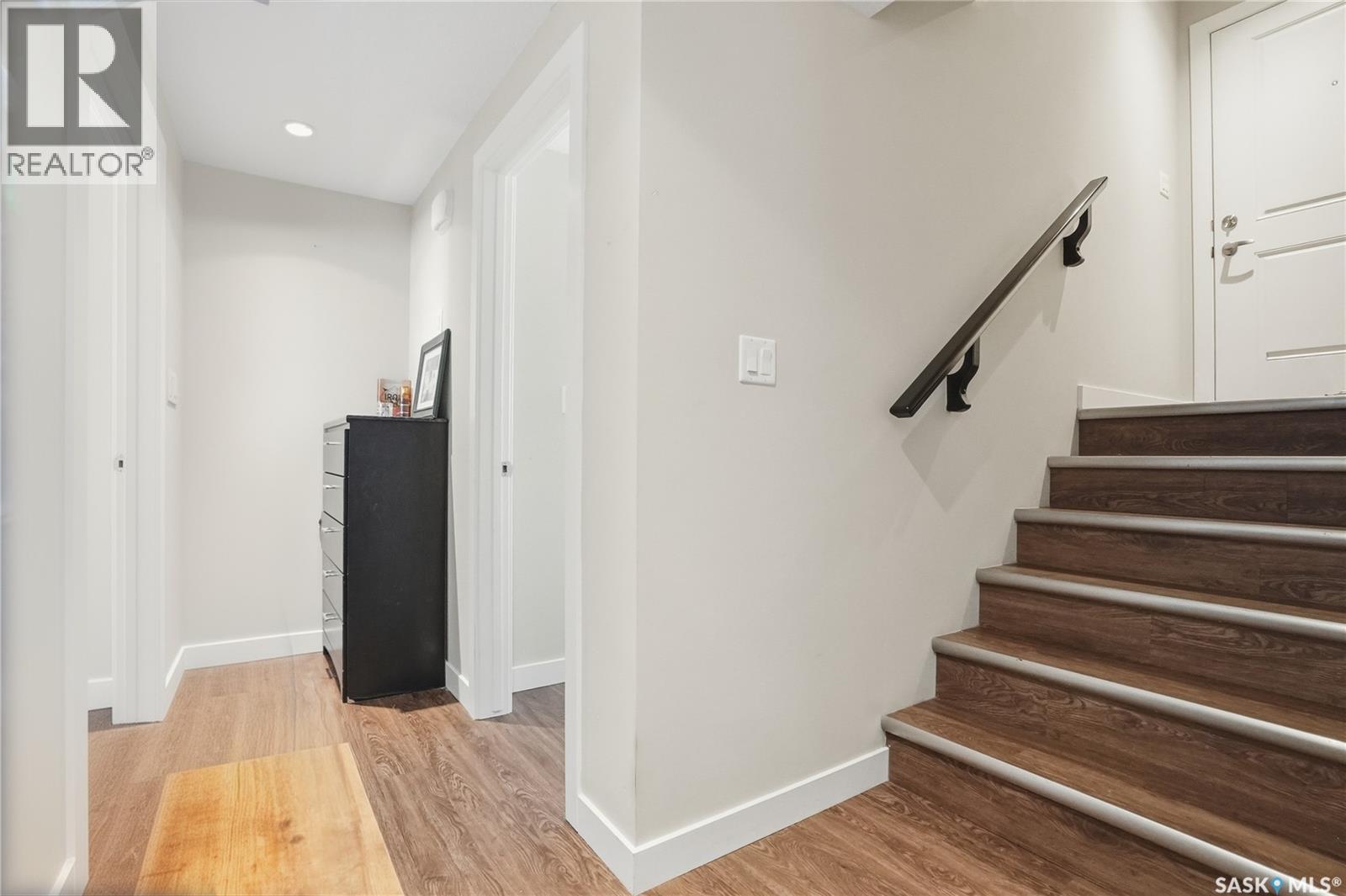 1407 Hughes DRIVE - 42