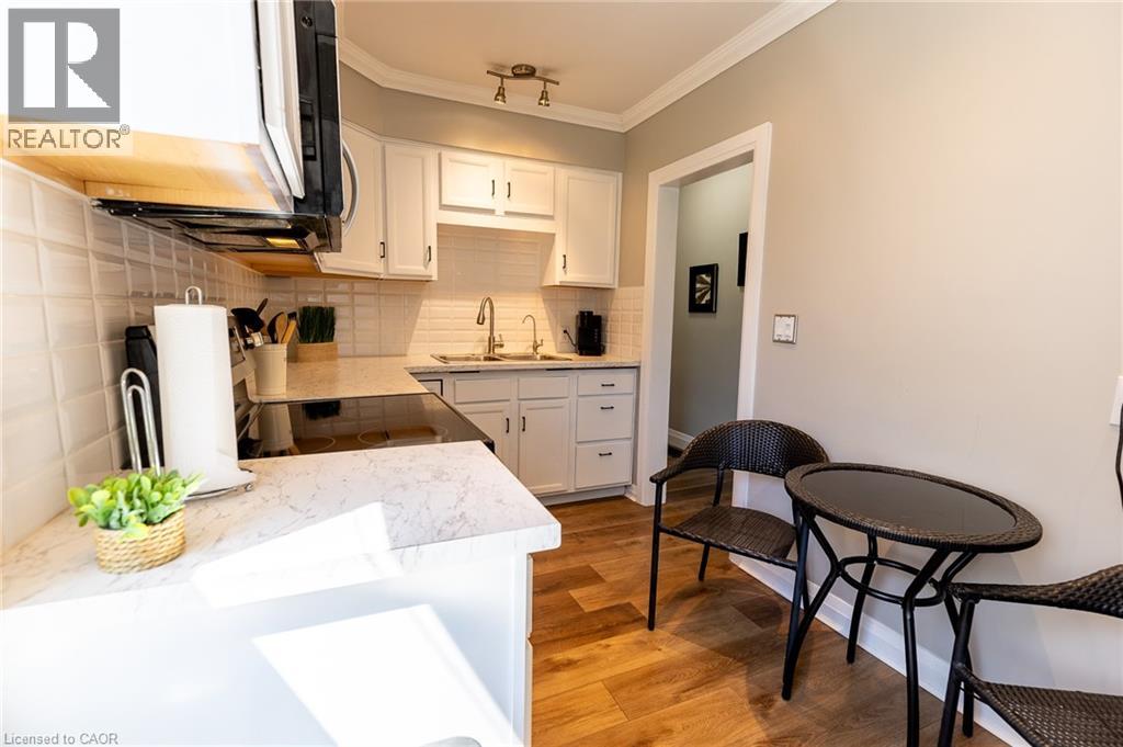 110 LORNE Crescent - 10