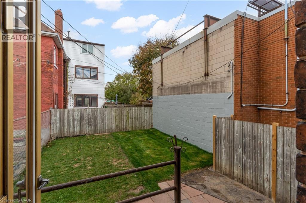 53 SHERMAN Avenue N - 32