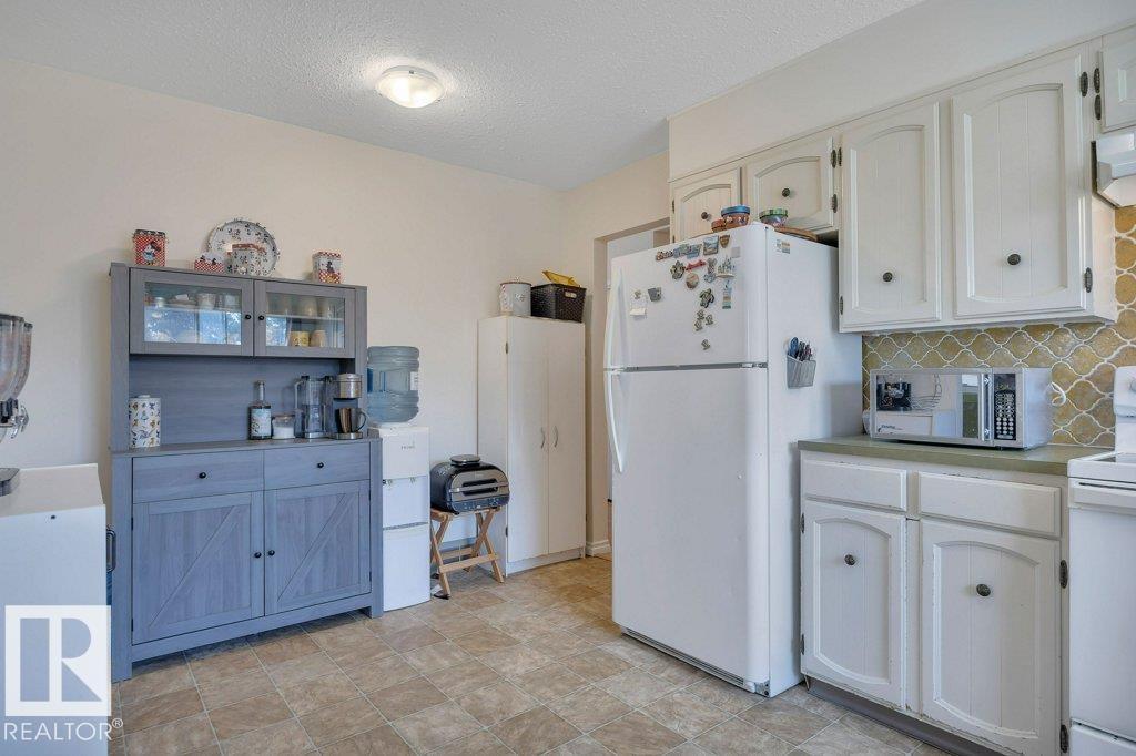 5411 44 AV — photo 12