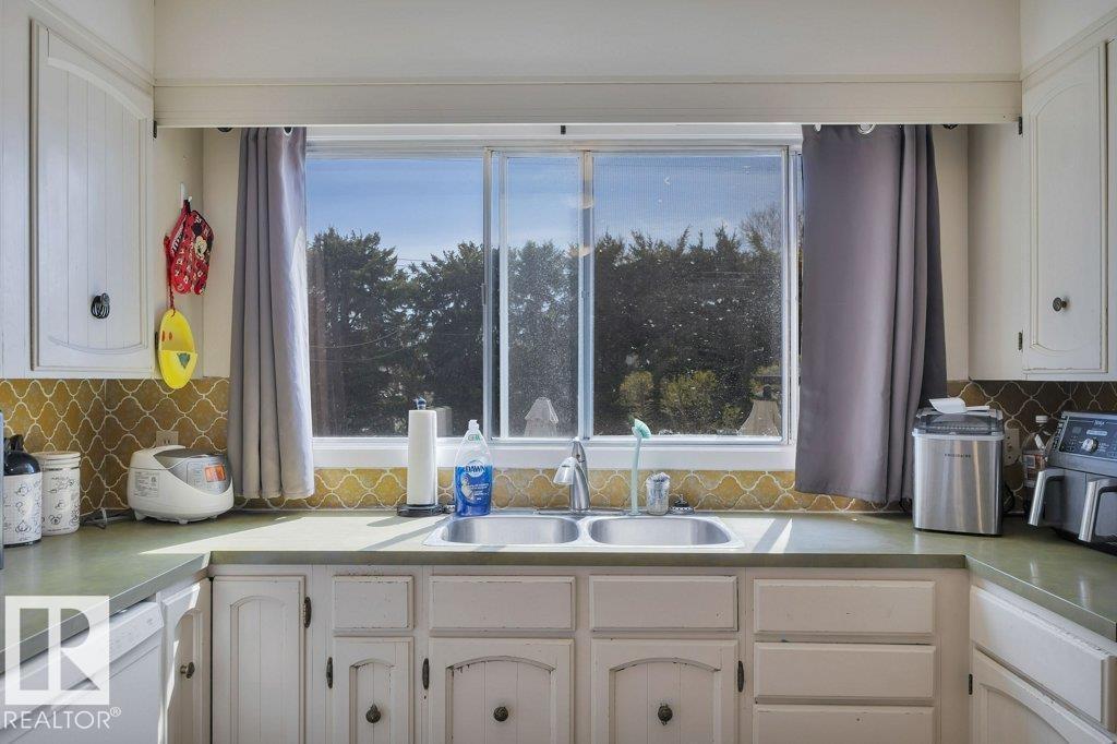 5411 44 AV — photo 13