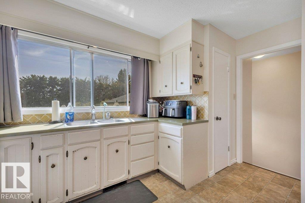 5411 44 AV — photo 14
