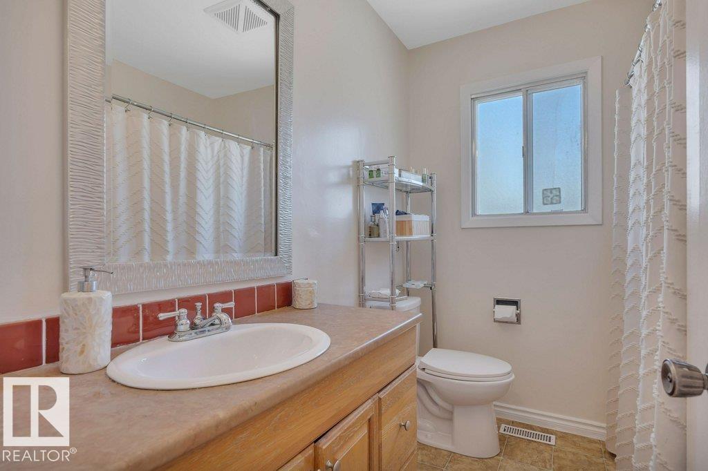 5411 44 AV — photo 23