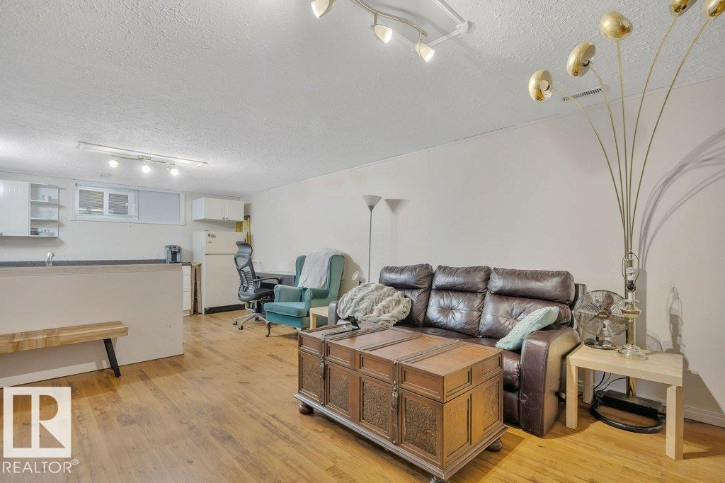 5411 44 AV — photo 26