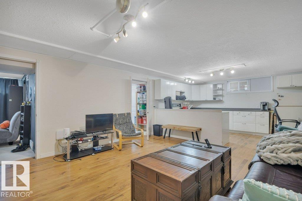 5411 44 AV — photo 27