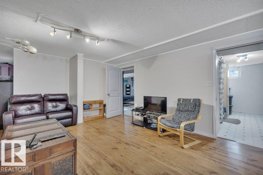 5411 44 AV — photo 28