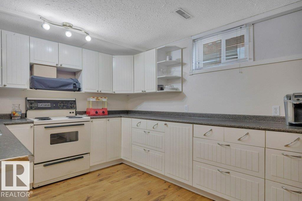 5411 44 AV — photo 29