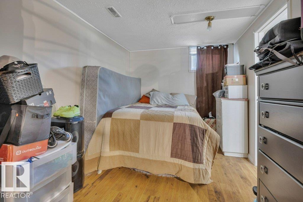 5411 44 AV — photo 33