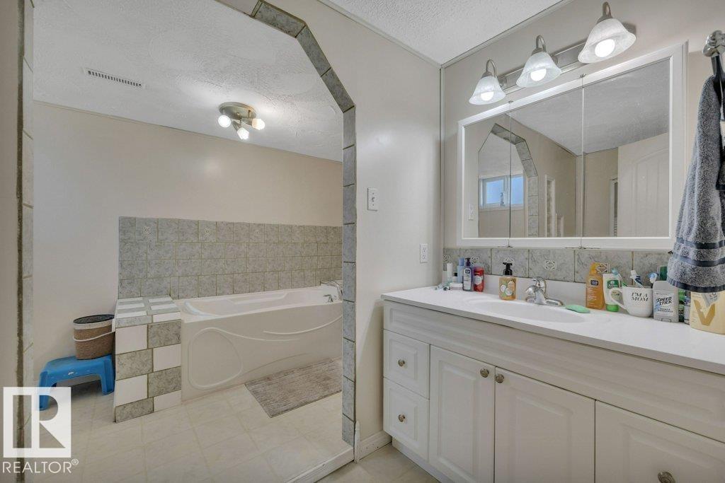 5411 44 AV — photo 34