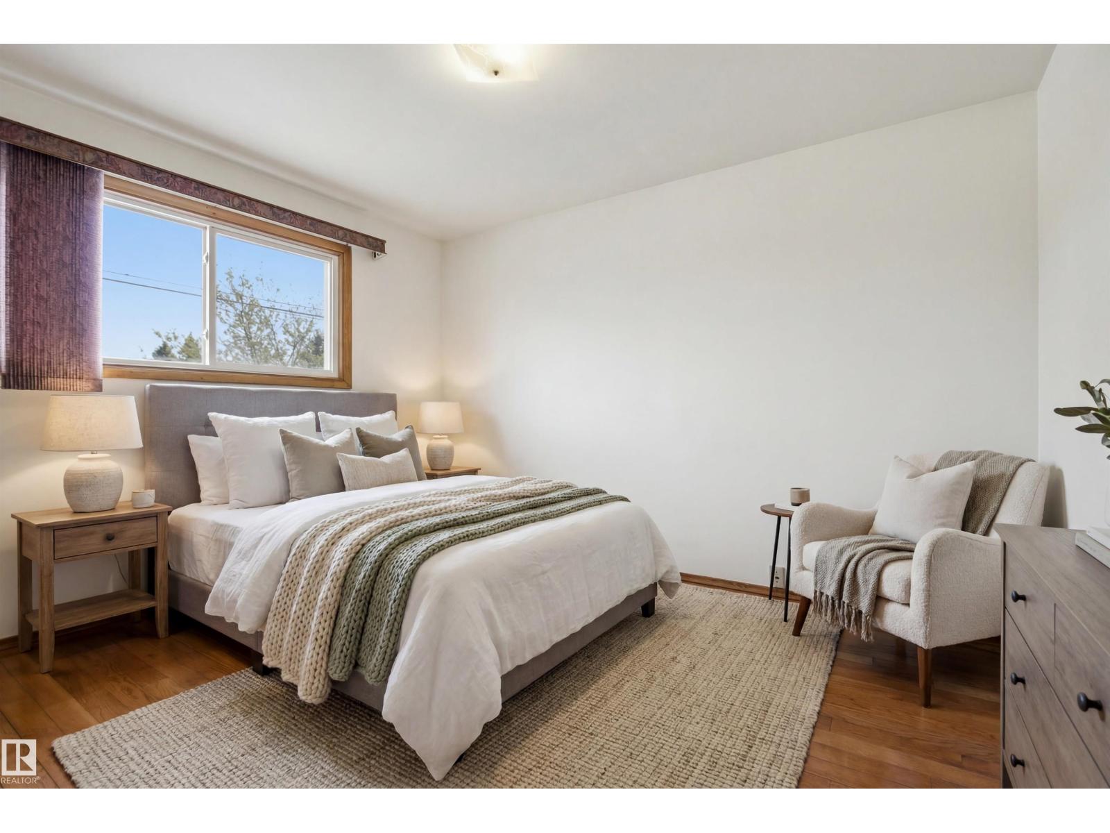 6820 98 AV NW - 21