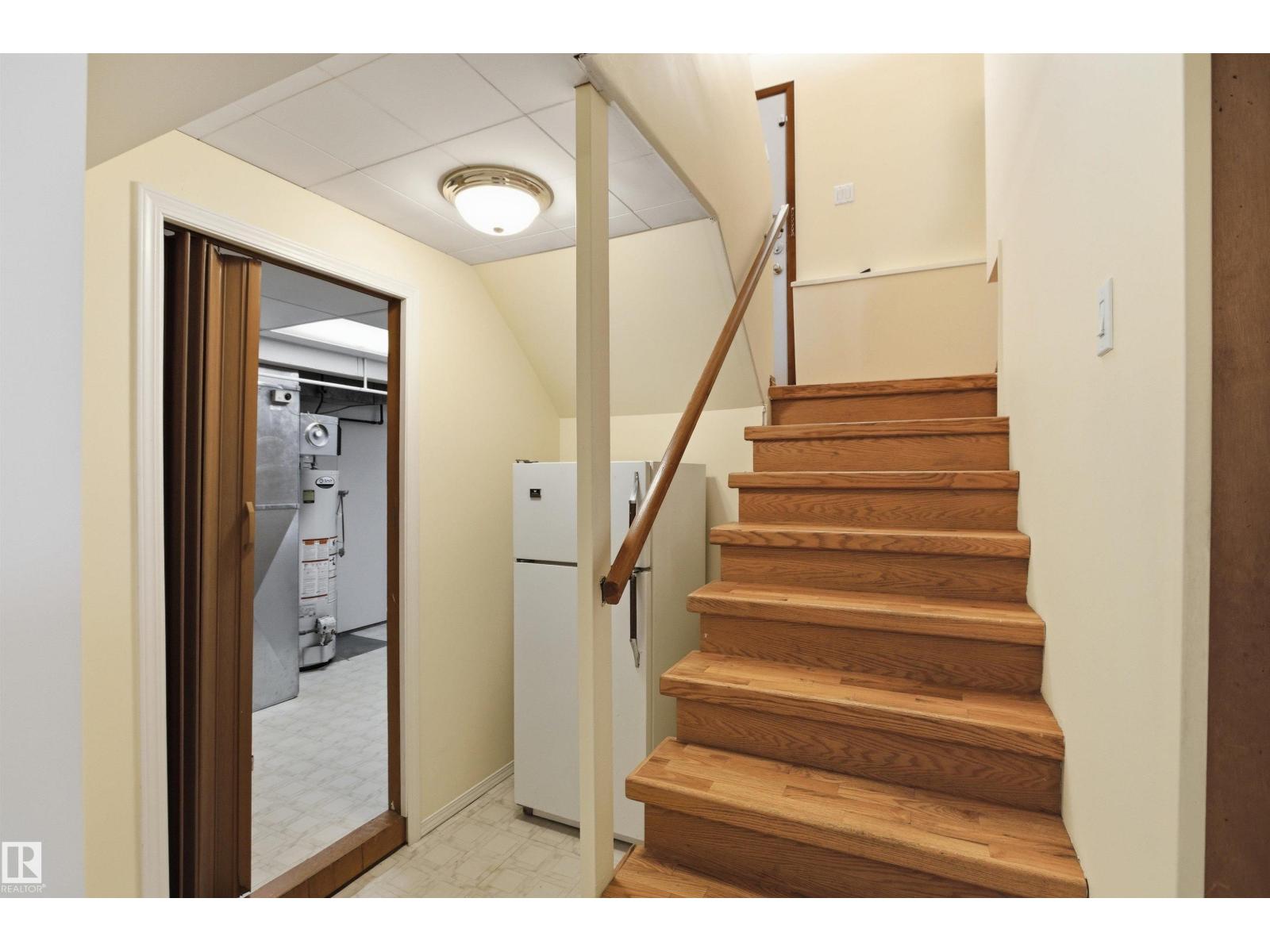 6820 98 AV NW - 26