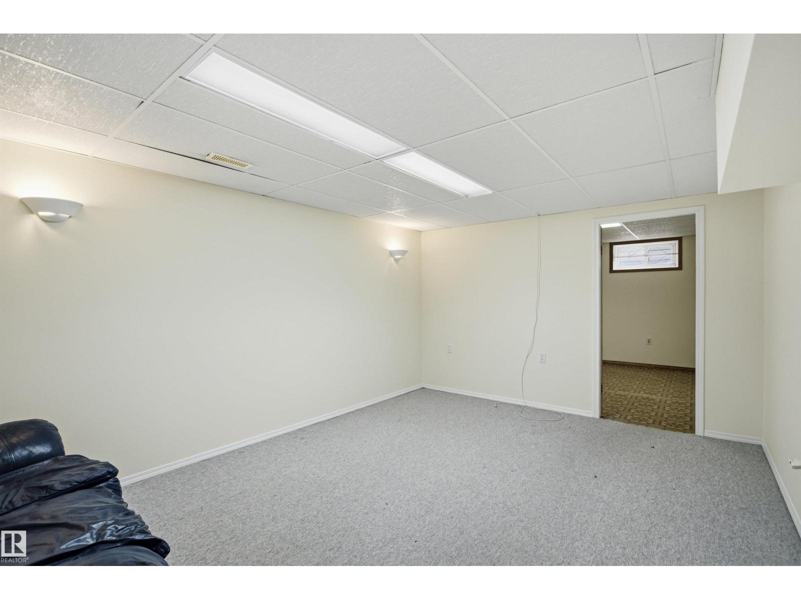6820 98 AV NW - 27