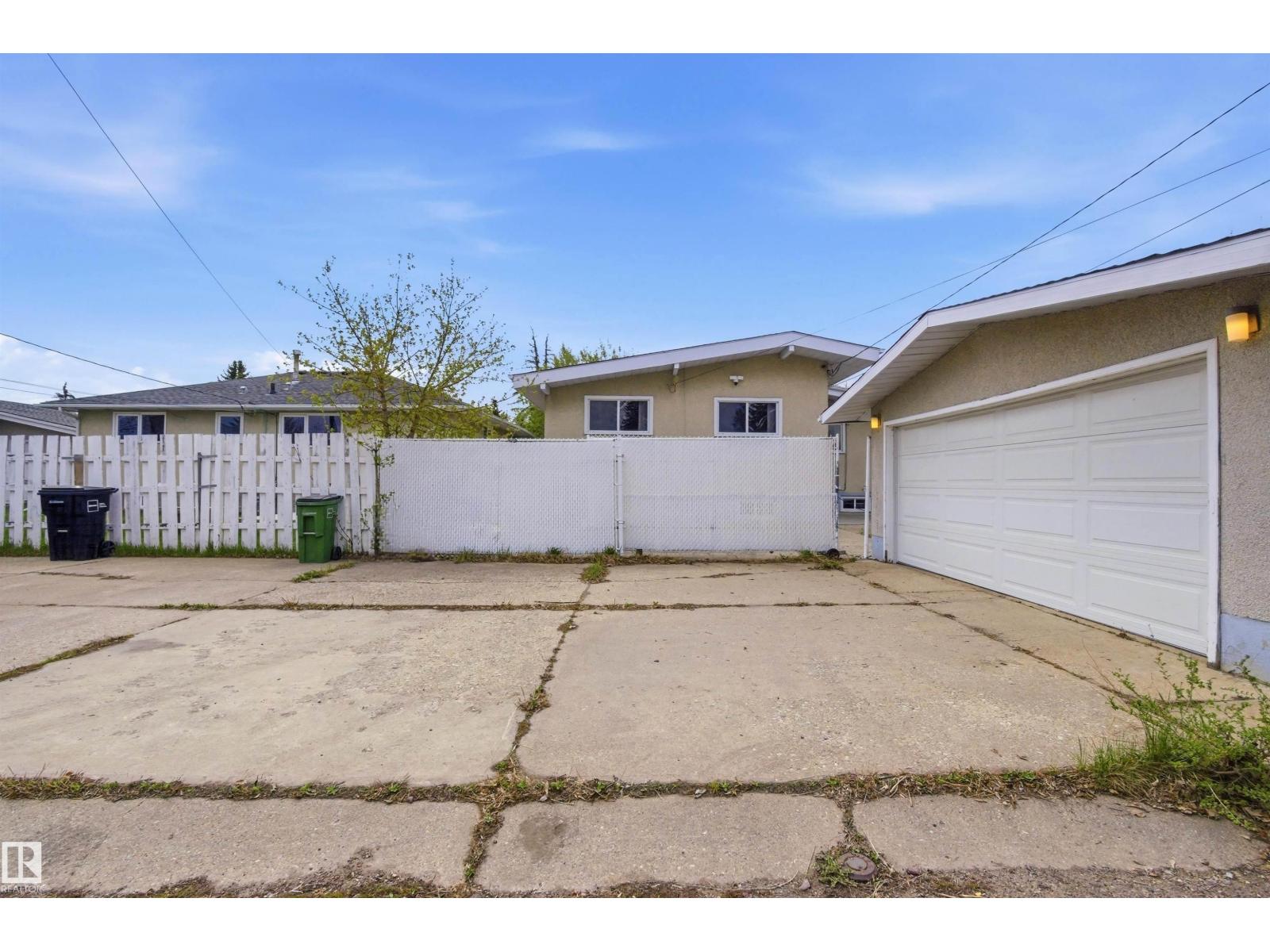 6820 98 AV NW - 47
