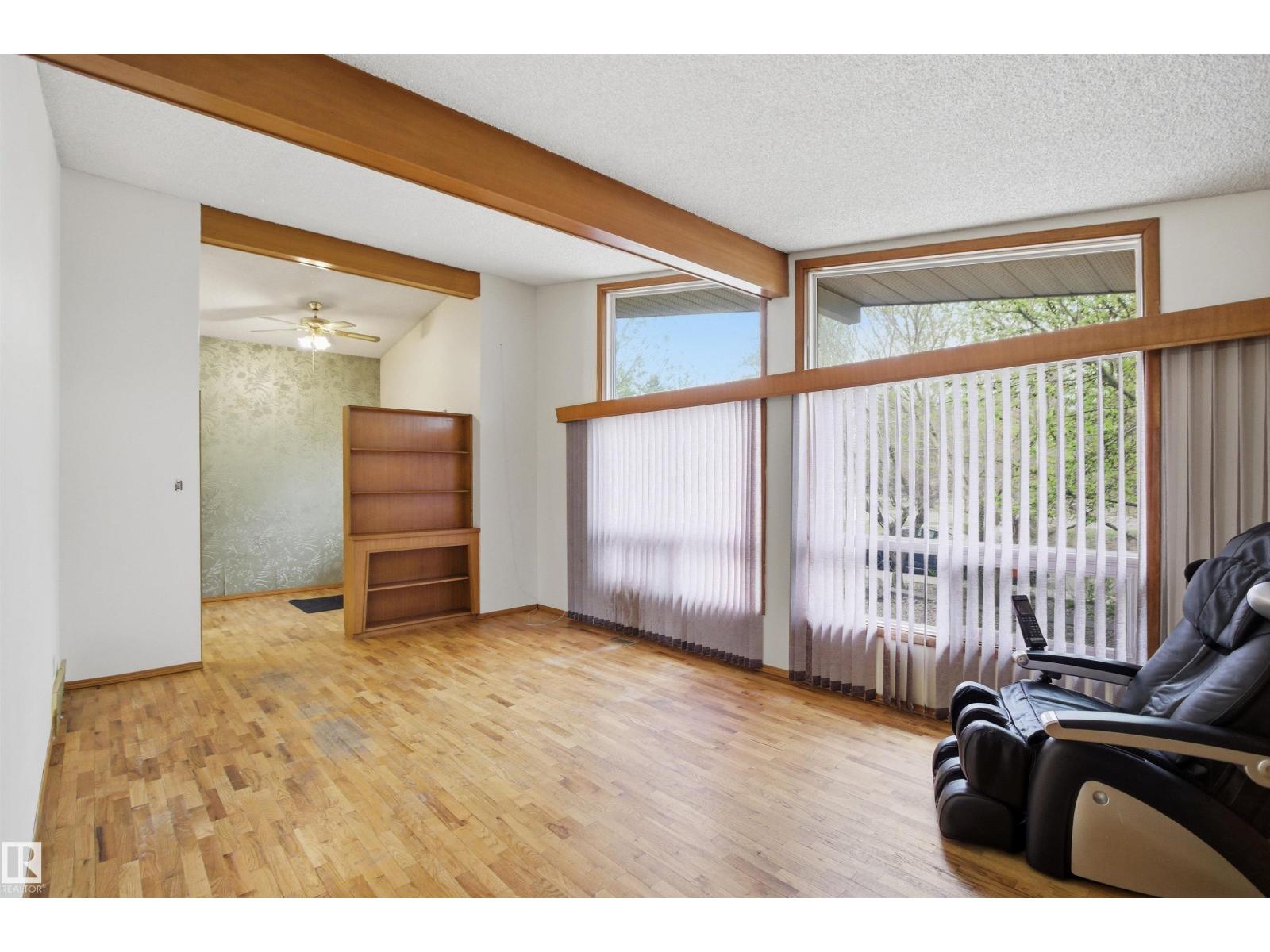 6820 98 AV NW - 6