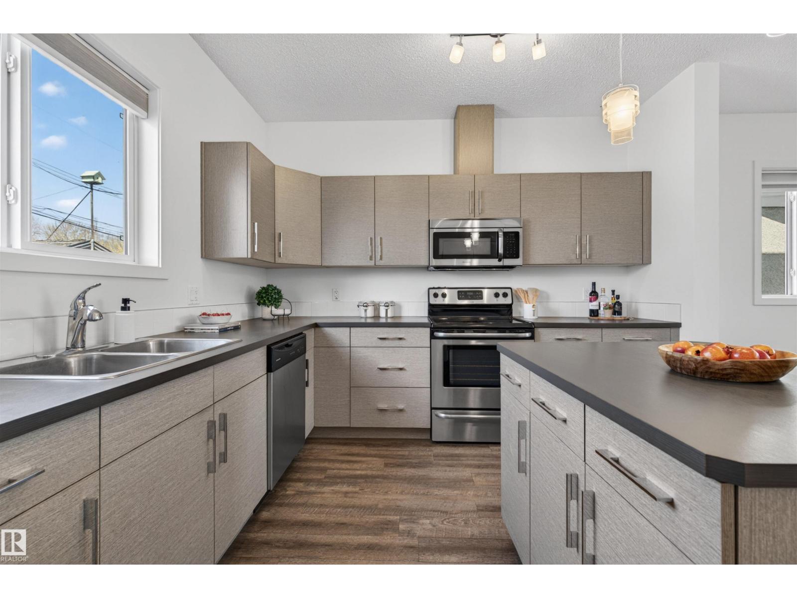 11904 45 ST NW - 9
