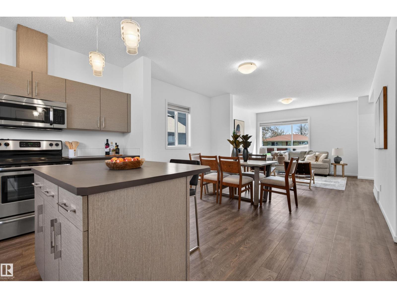 11904 45 ST NW - 10