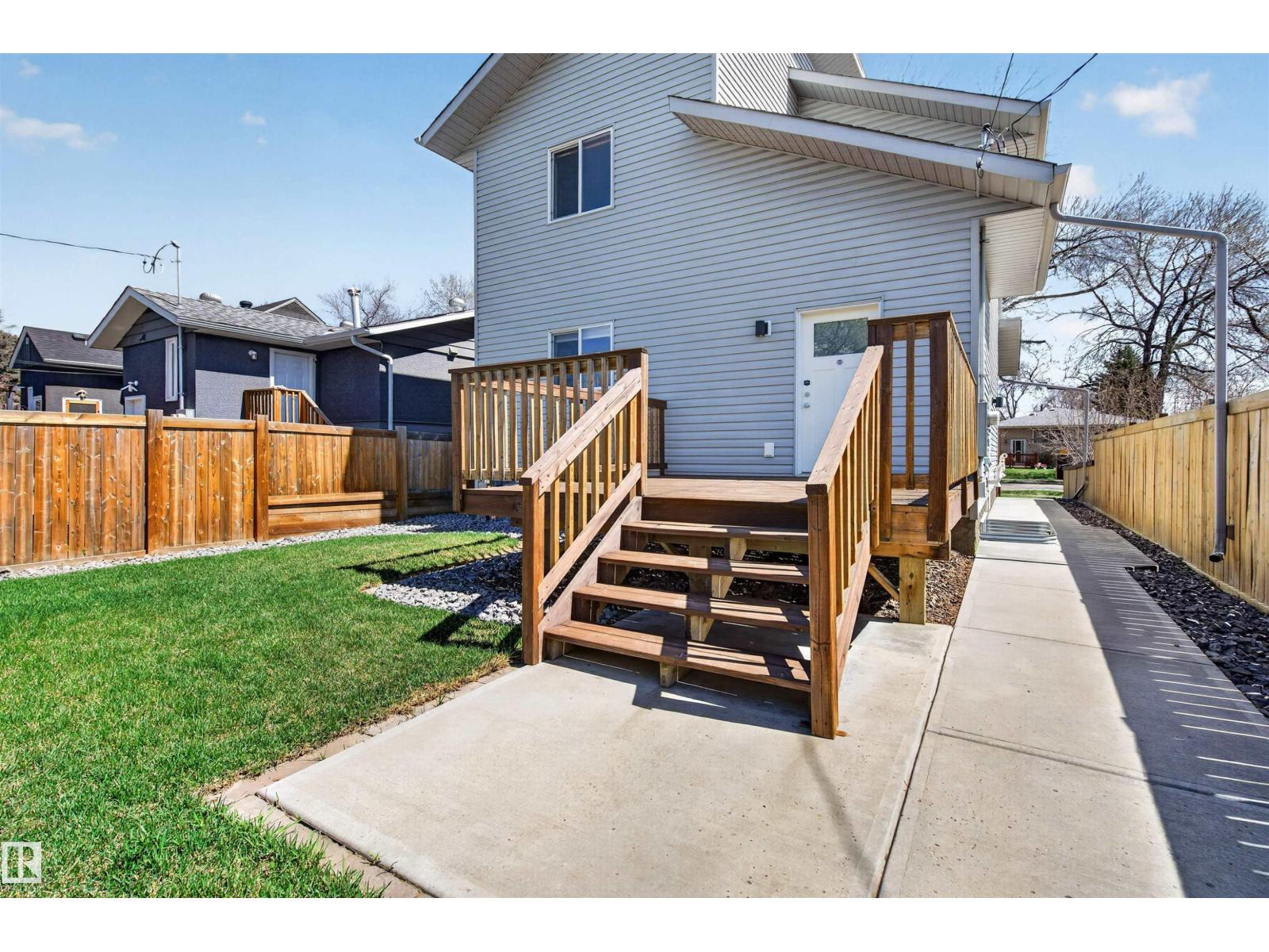 11904 45 ST NW - 33