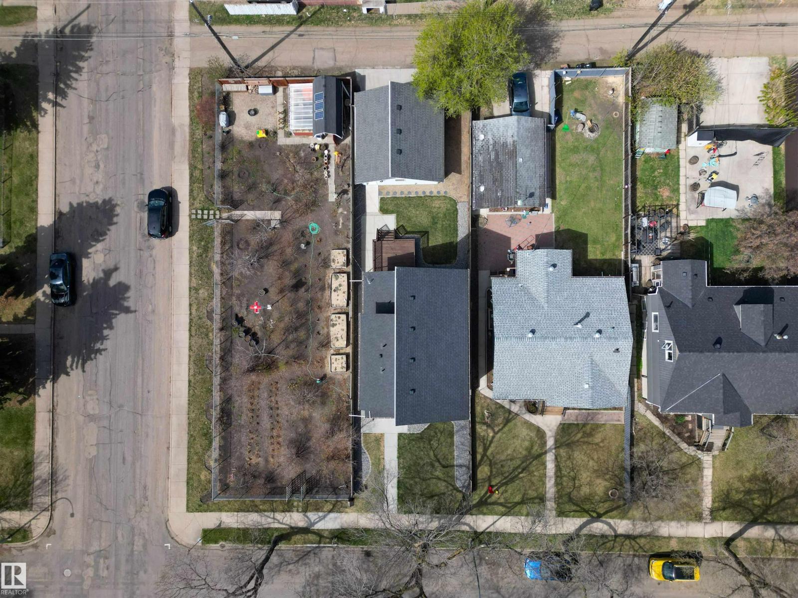 11904 45 ST NW - 39