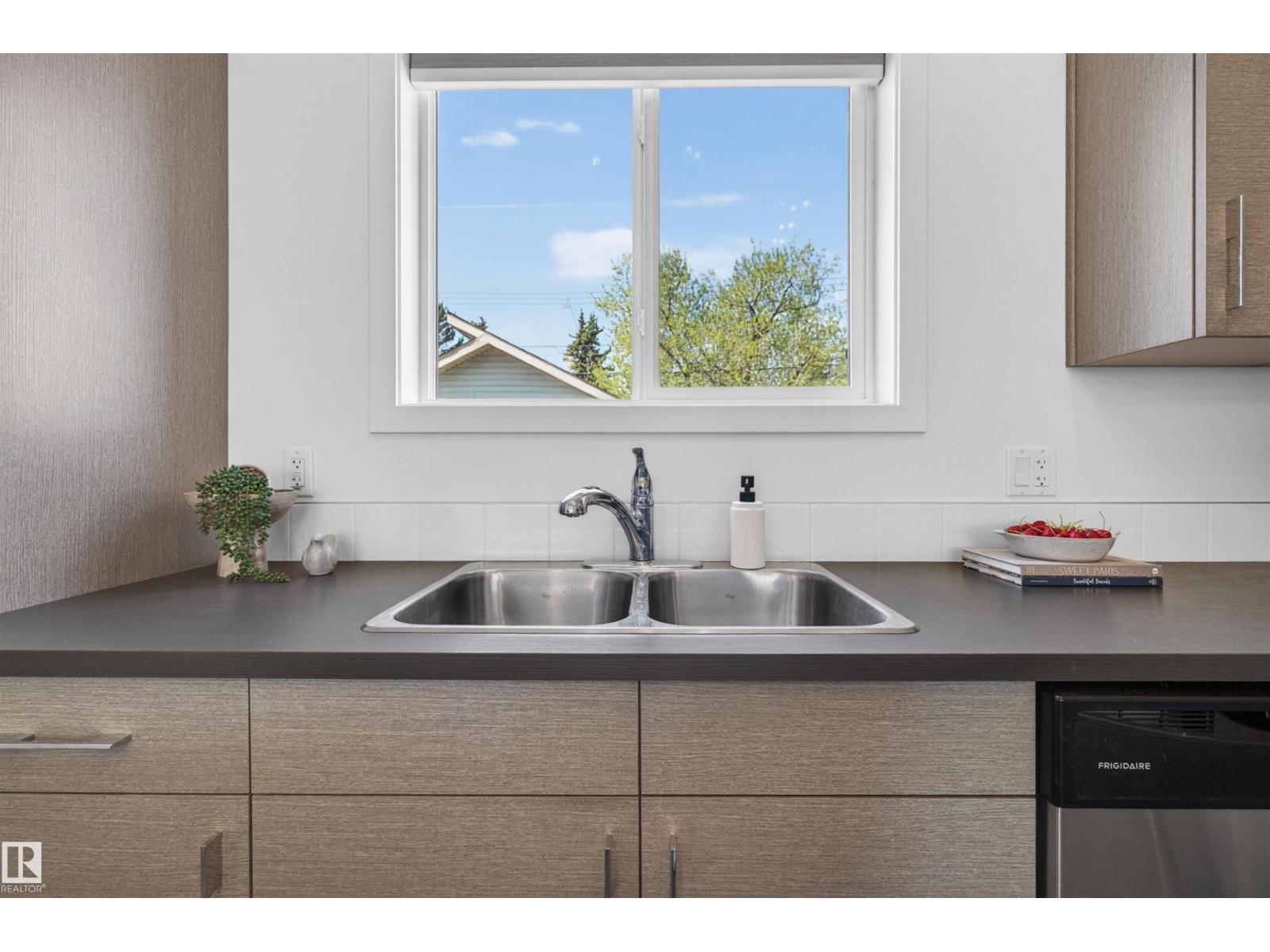 11904 45 ST NW - 8