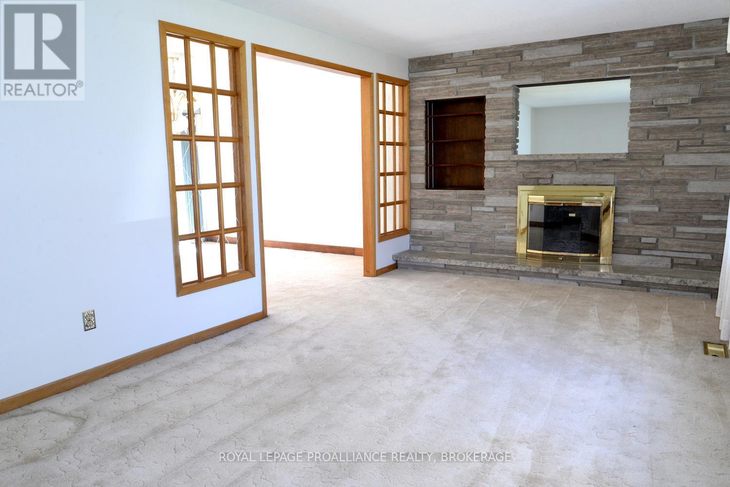 1705 MARIAN CRESCENT - 16