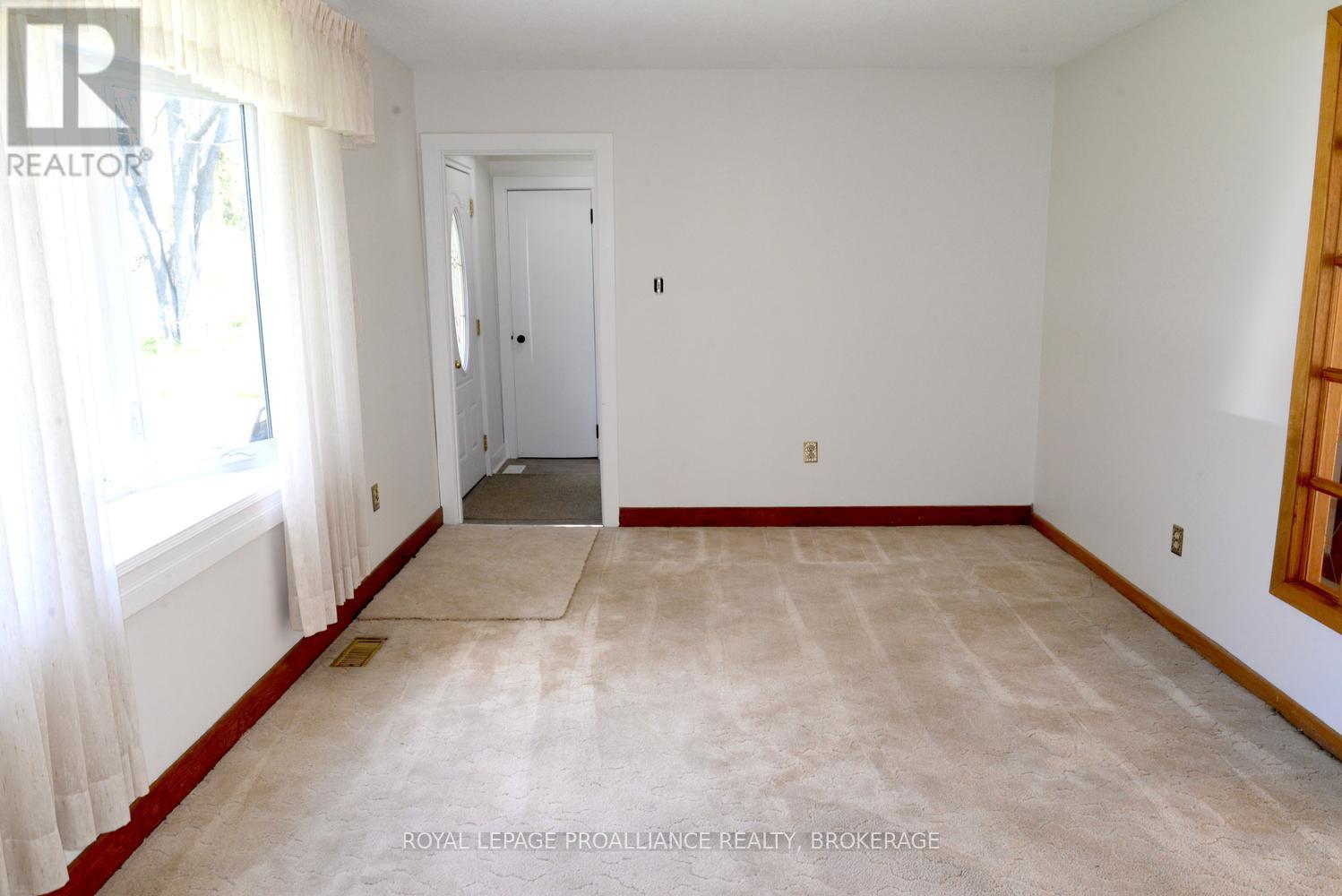 1705 MARIAN CRESCENT - 18