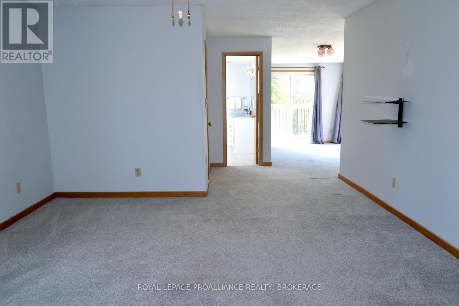 1705 MARIAN CRESCENT - 32