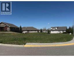 1101 Whispering Greens Bay, Vulcan — photo 2