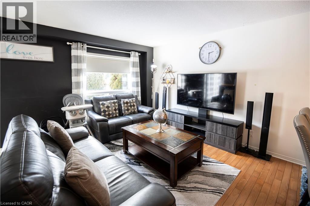 147 DUBRICK Crescent Unit# 1, Kitchener, Ontario, N2E4G3 — Photo 5