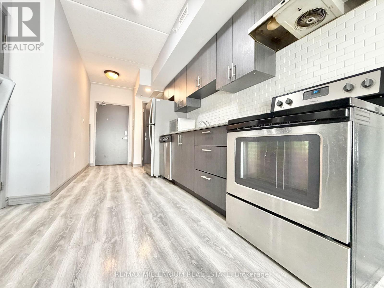 #F210 275 LARCH STREET - 3
