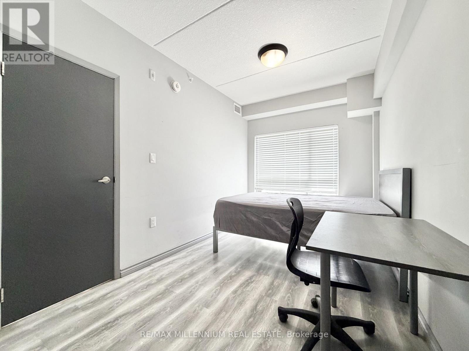 #F210 275 LARCH STREET - 6